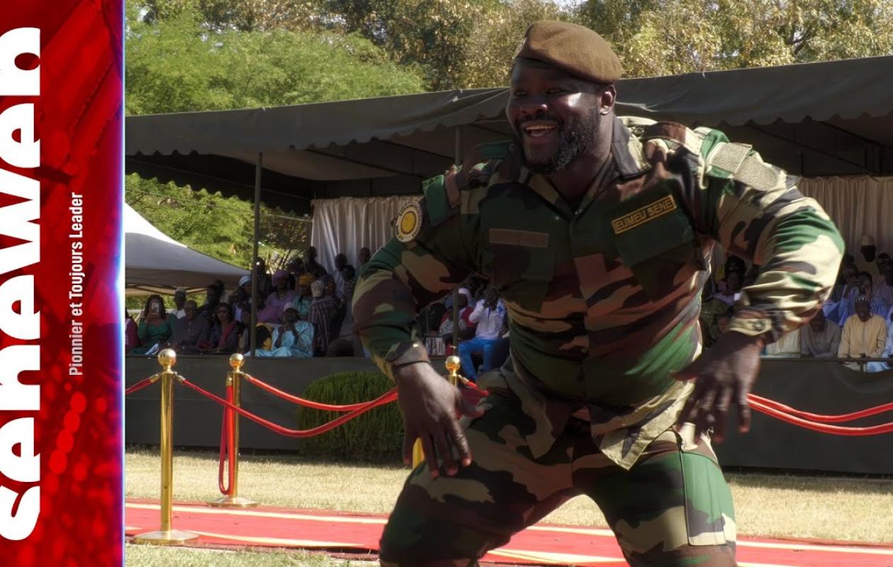 Eumeu Sène enflamme le camp du 1er Bataillon de Commandos avec une prestation remarquable
