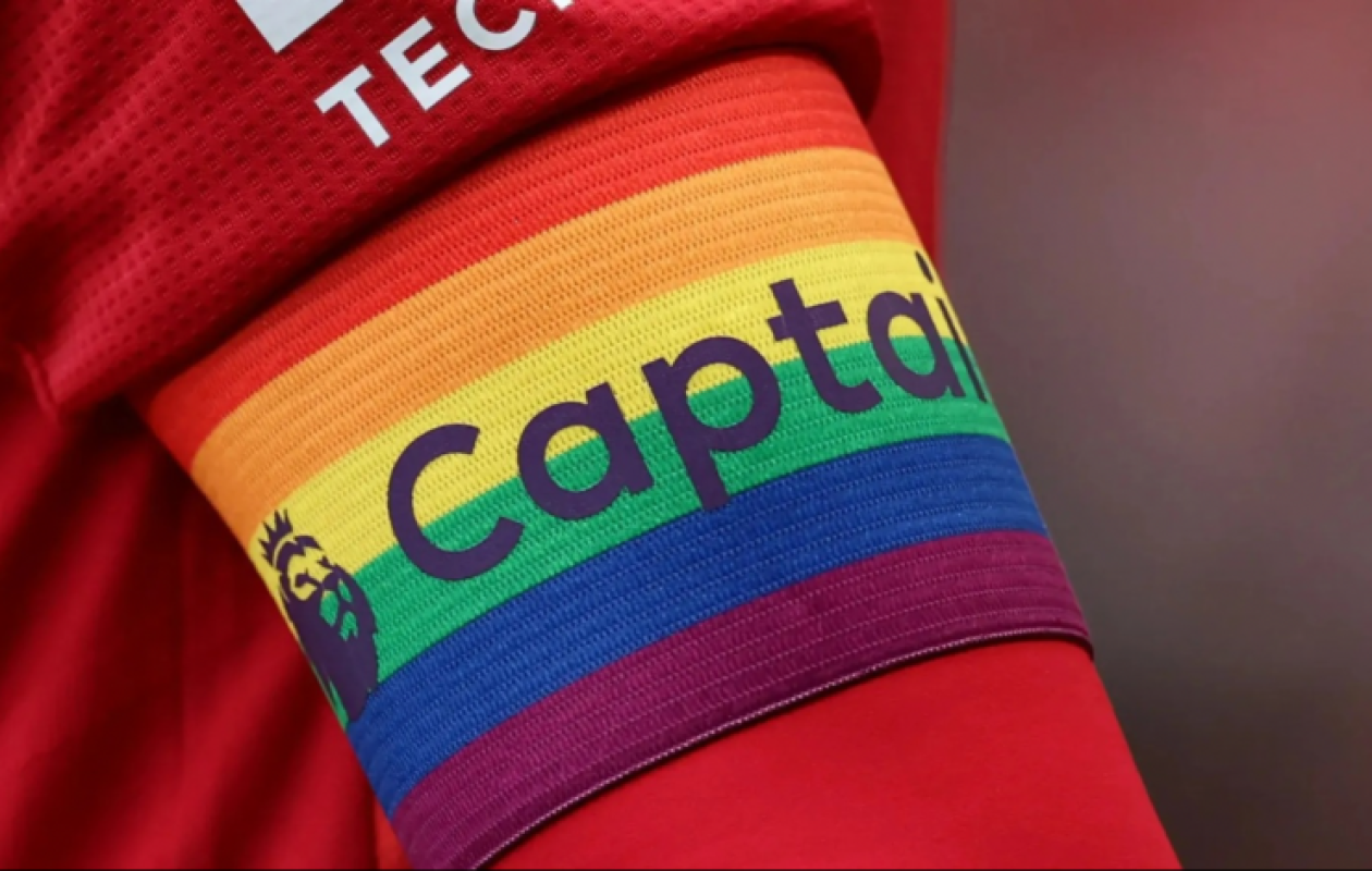 Une star de la Premier League reproche à son club de l’avoir fait paraître g.ay