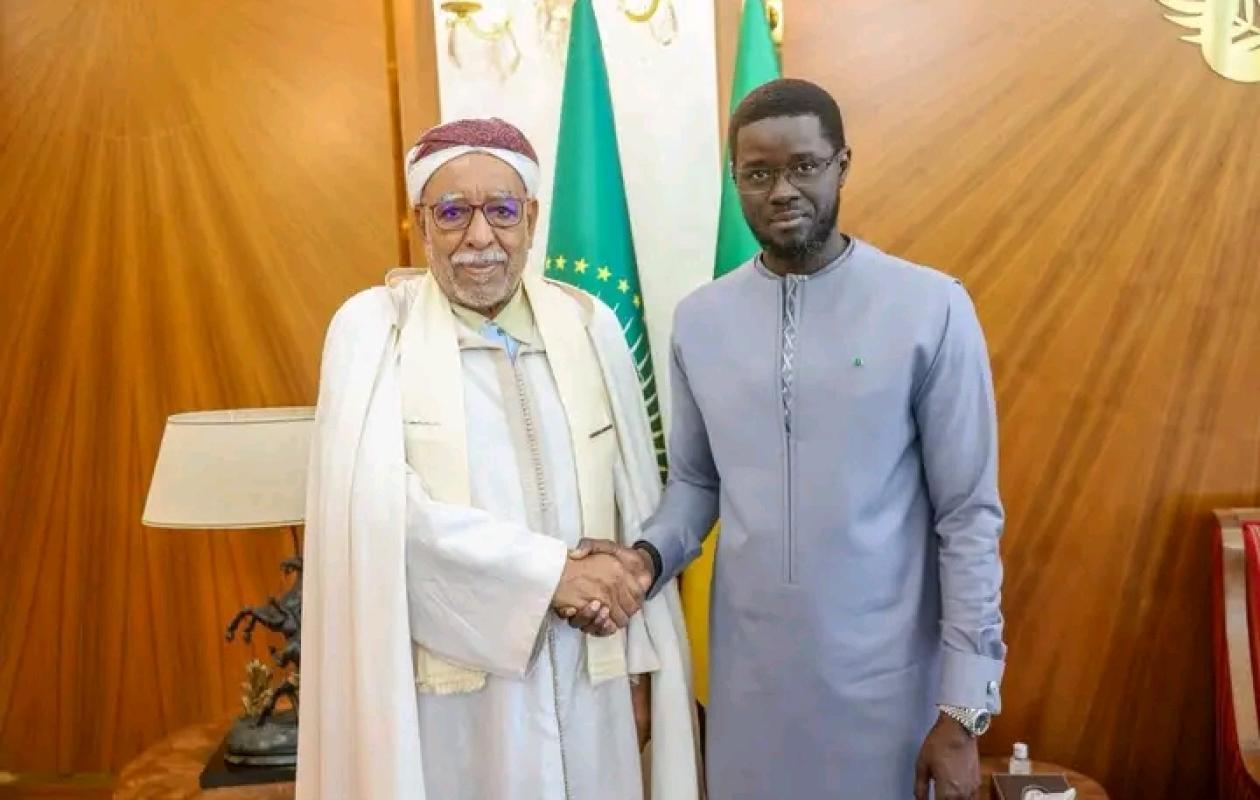 Audience : Bassirou Diomaye Faye reçoit le Khalife général mondial de la Tidjaniya de Aïn Madhi