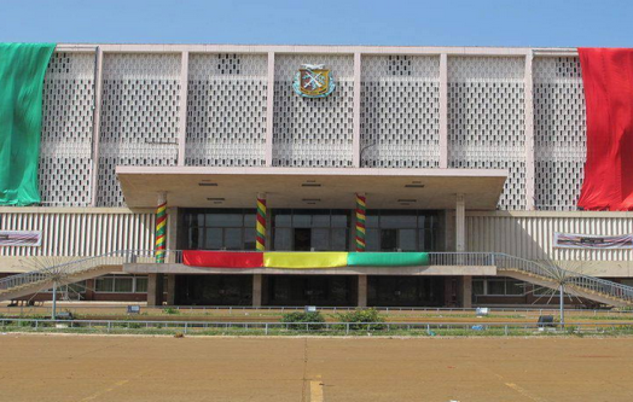 Guinée : Vote d’une loi déterminant les privilèges et les avantages des anciens présidents