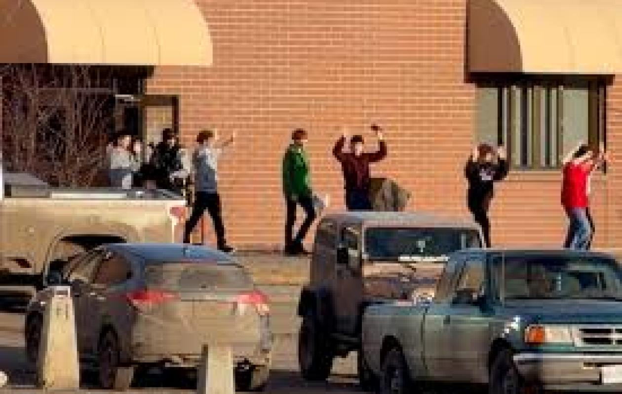 Tuerie au Canada: une femme de 18 ans derrière l'attaque, le pays en deuil