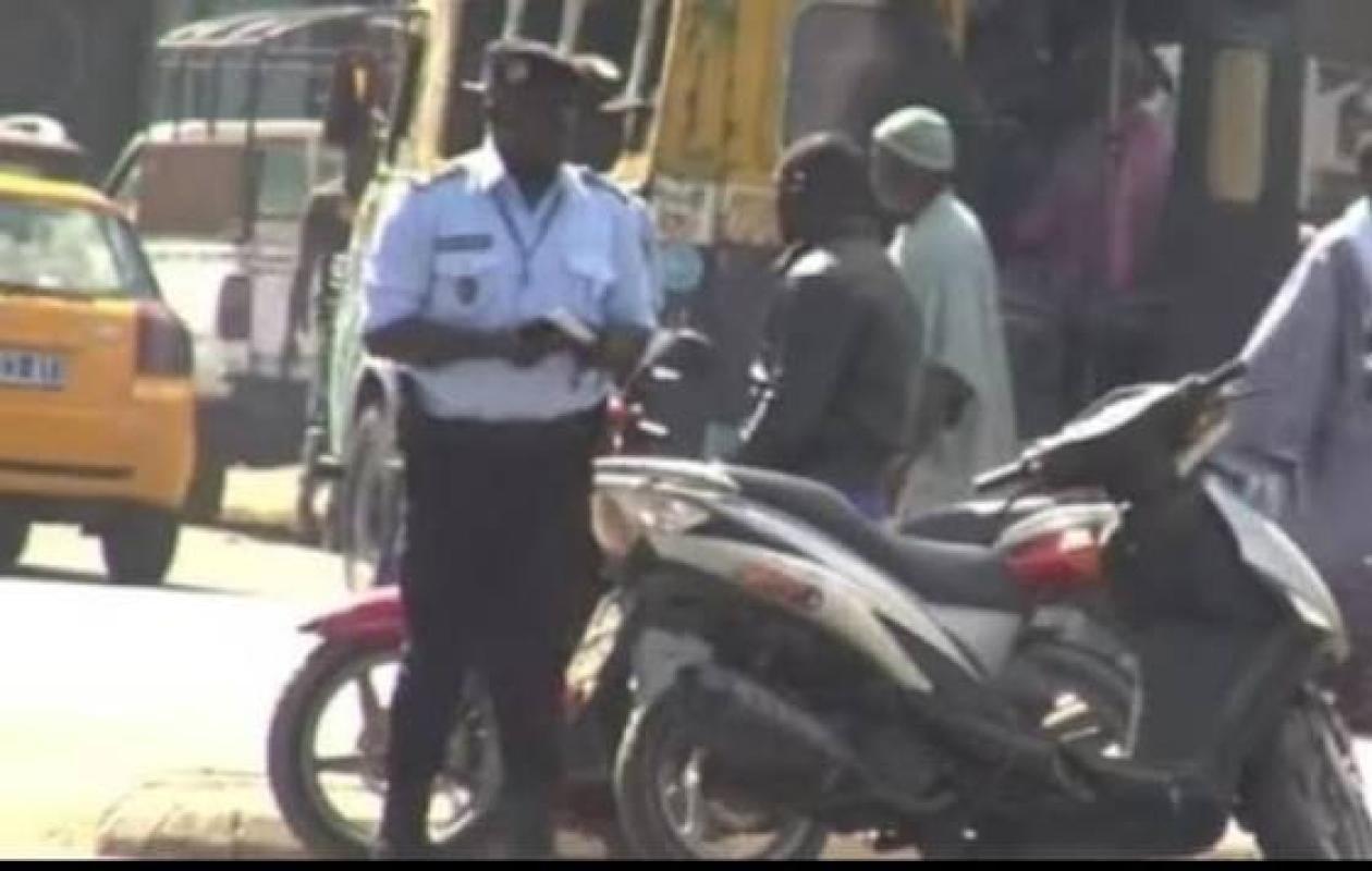 Kaolack : Il fonce sur un policier et le percute pour échapper à un contrôle