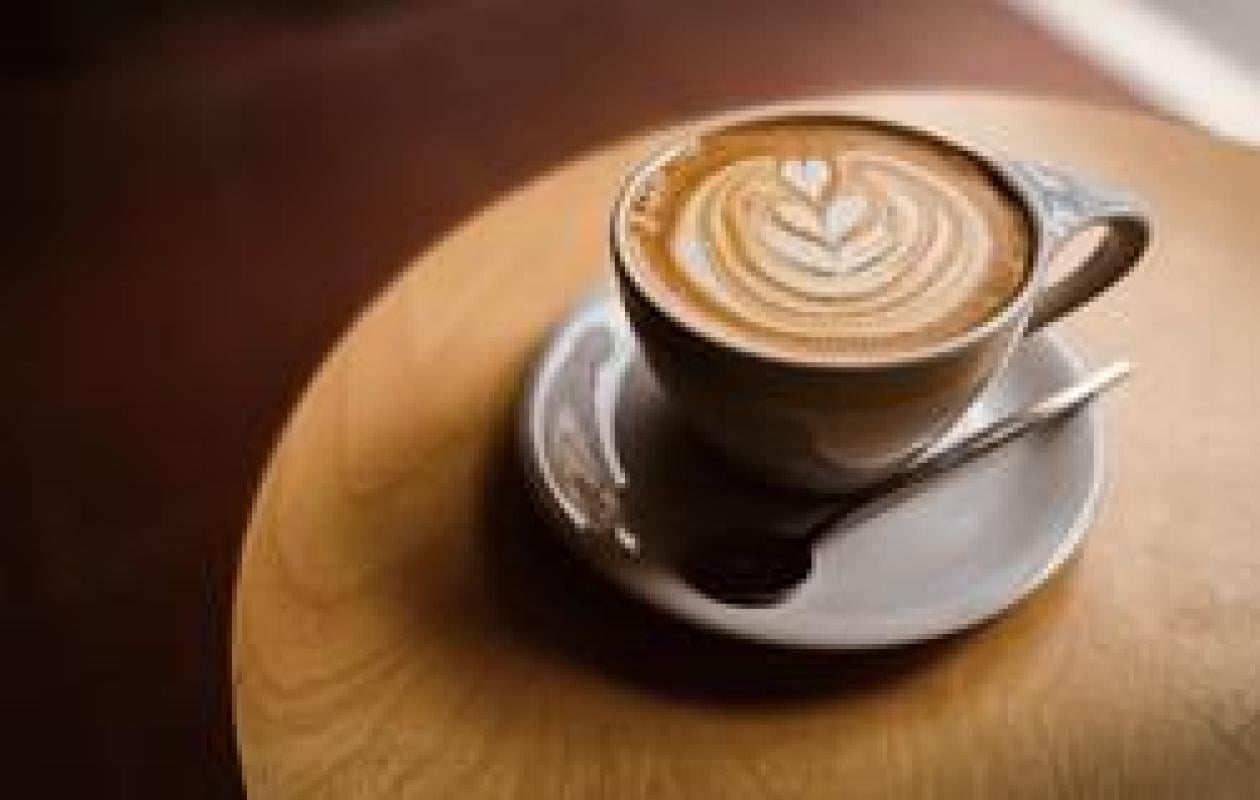 Un effet «neuroprotecteur» : trois tasses de café ou de thé par jour pourraient réduire le risque de démence, selon une étude de Harvard