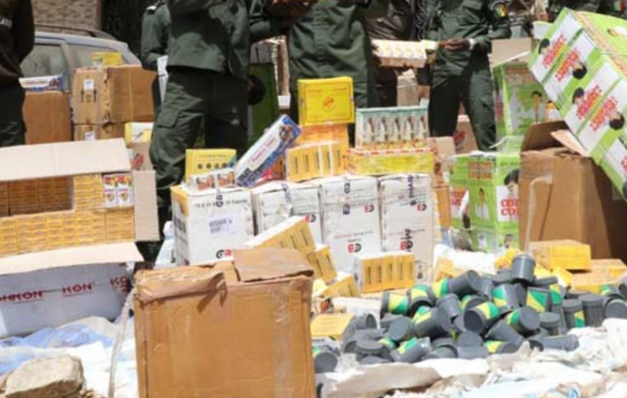 Saisies de médicaments et de drogue par les Douanes : deux sexagénaires déguisés en religieux arrêtés