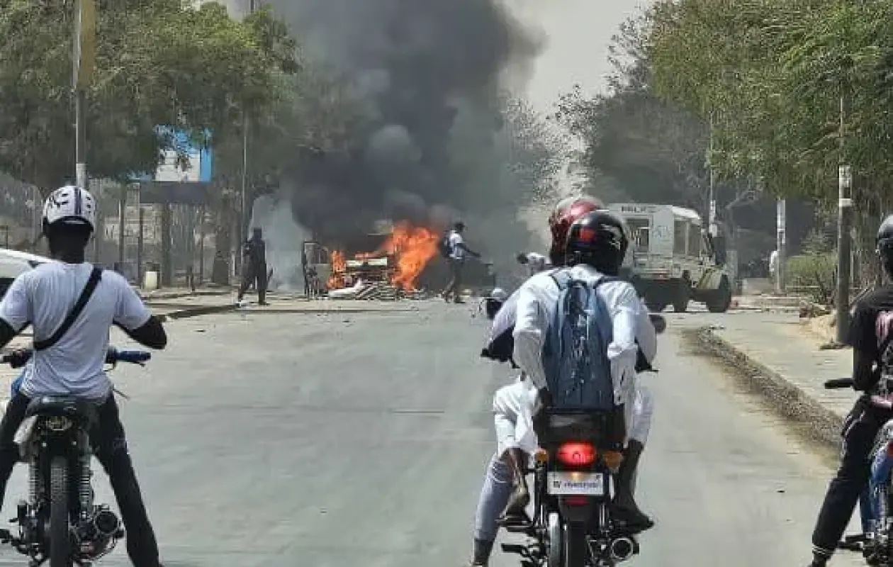 L'avenue Bourguiba transformée en champ de bataille par des mécaniciens en colère