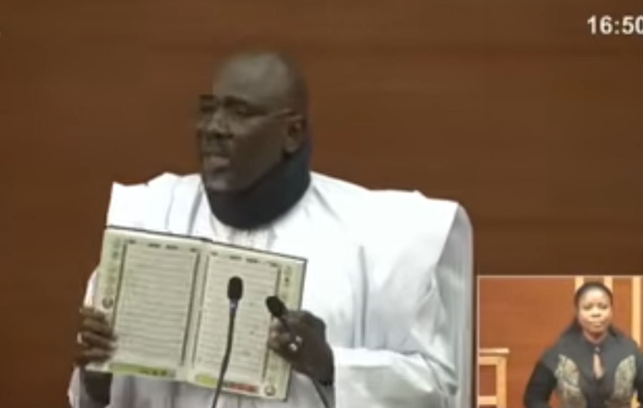 Assemblée nationale : Farba Ngom brandit le Coran et jure de son innocence