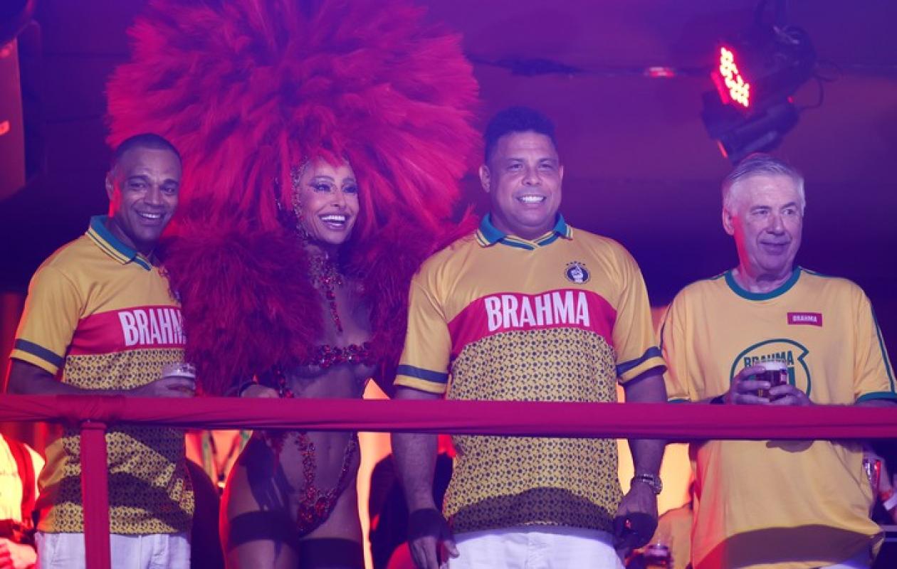 Brésil : Ancelotti s’éclate à une soirée Samba avec Ronaldo et Denilson