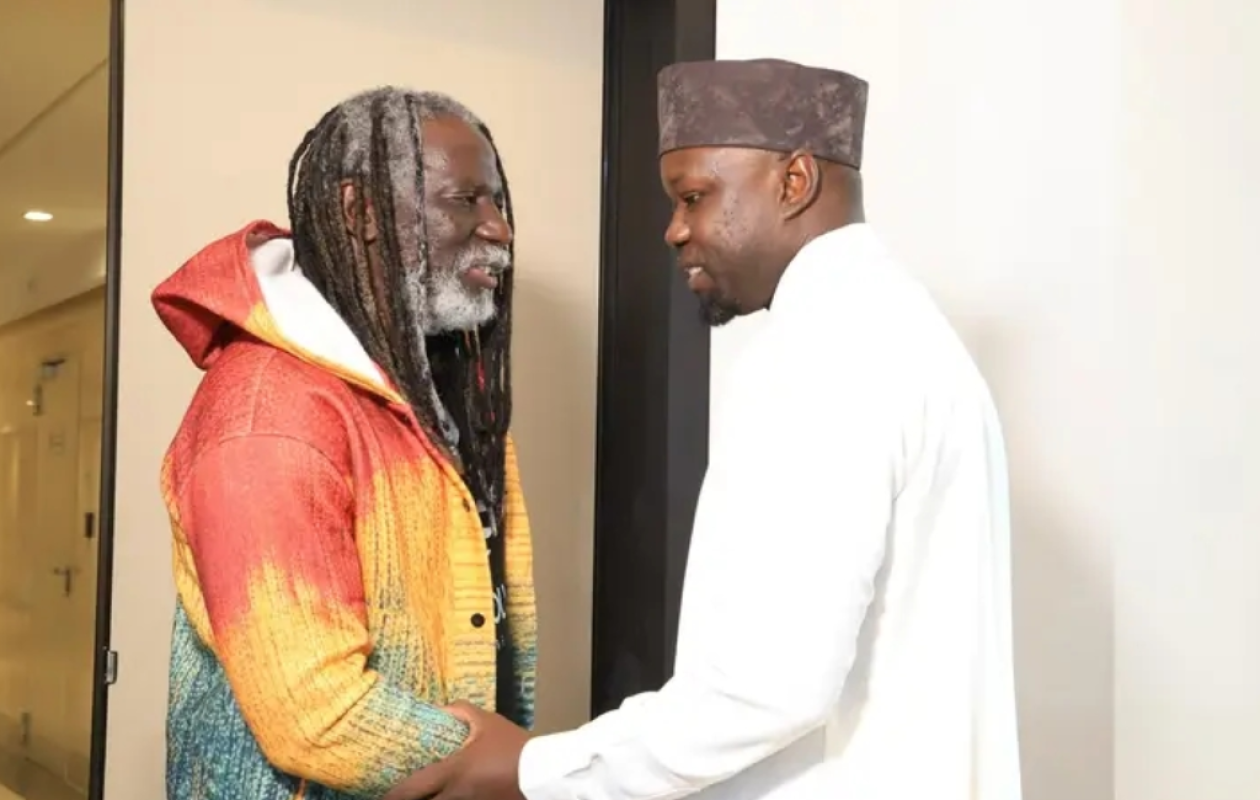 Tiken Jah Fakoly : « Des gars comme Ousmane Sonko à la tête de la CEDEAO, ils vont faire respecter » l’organisation