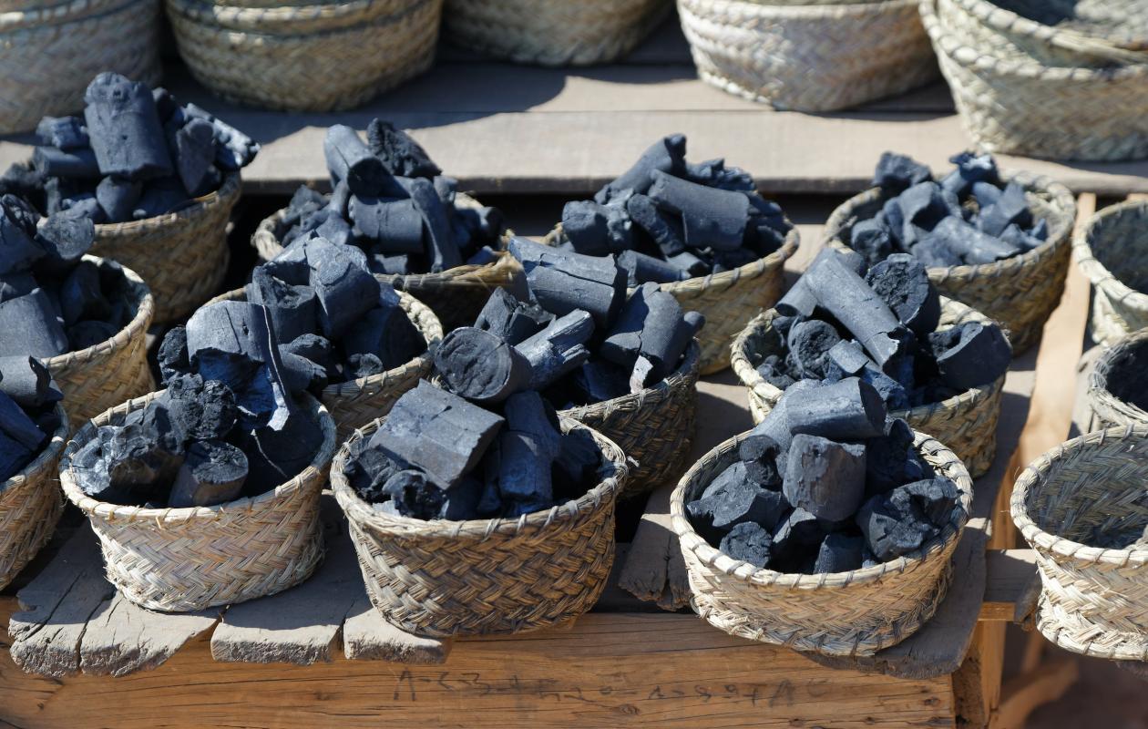 KOLDA: Face à la pénurie de gaz butane, les ménages se ruent vers le charbon