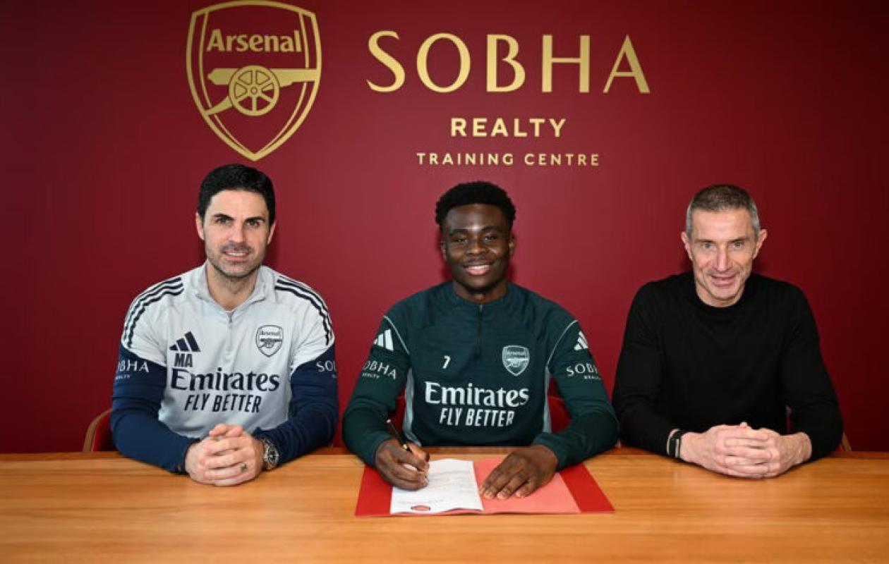 Bukayo Saka signe un nouveau contrat et devient le joueur le mieux payé d’Arsenal
