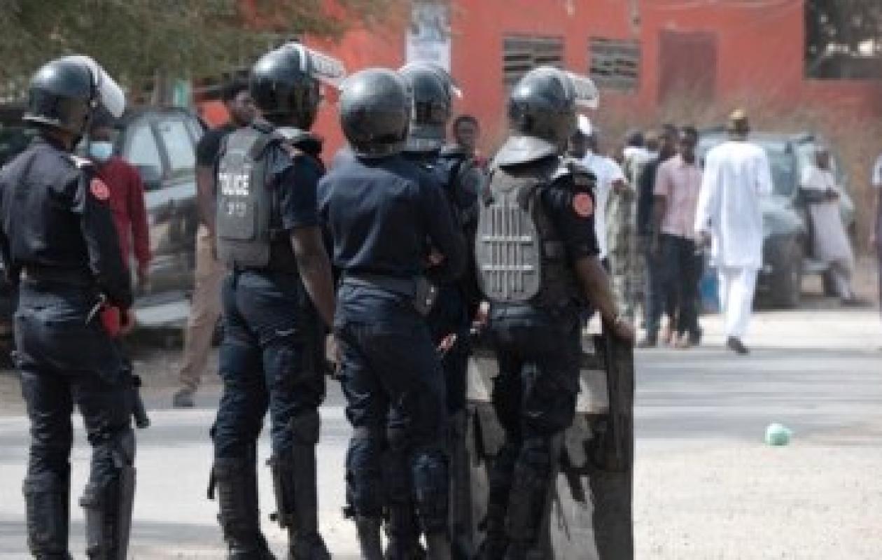 Thiès : La police fait irruption sur un arrêt de motos-Jakarta transformé en fumoir de "yamba" et interpelle un suspect de 19 ans