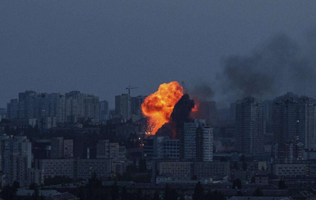 Guerre en Ukraine: des explosions entendues à Kiev après une alerte aérienne