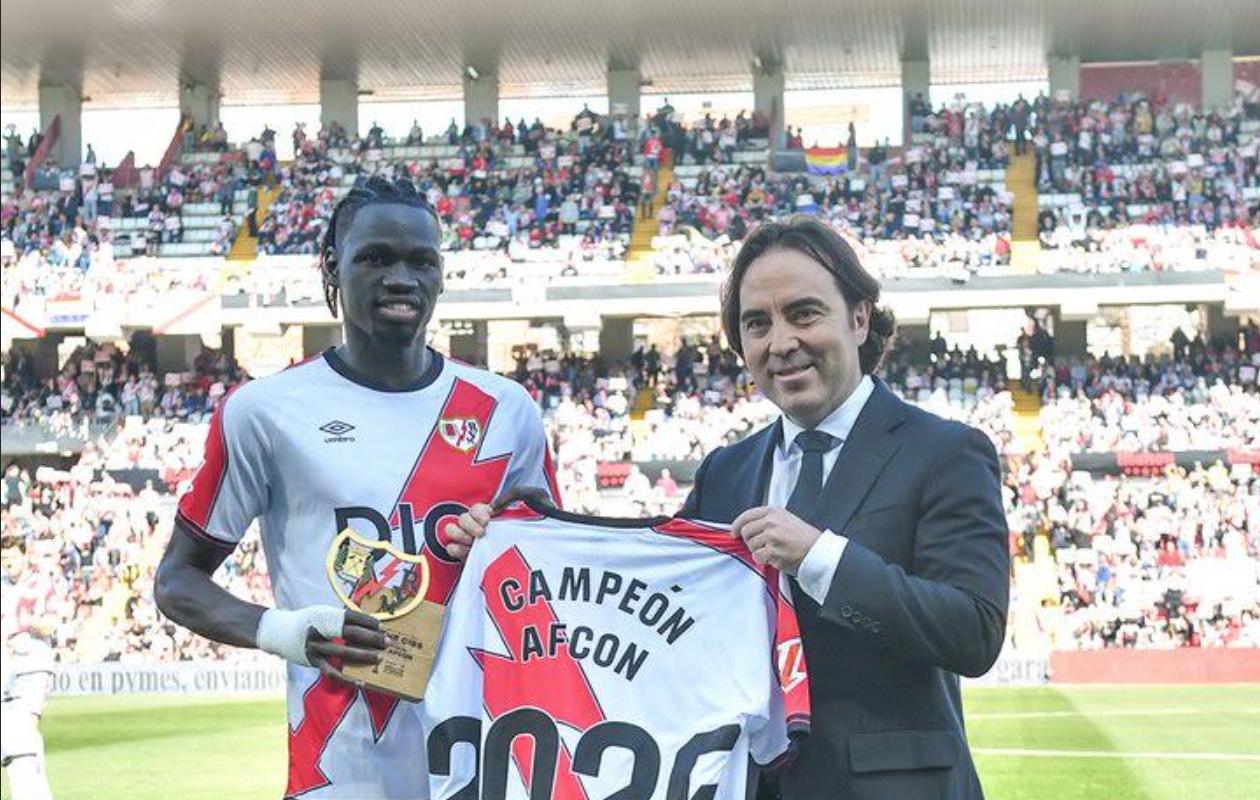 Victoire à la CAN 2025 : Pathé Ciss célébré, le président Rayo Vallecano sifflé