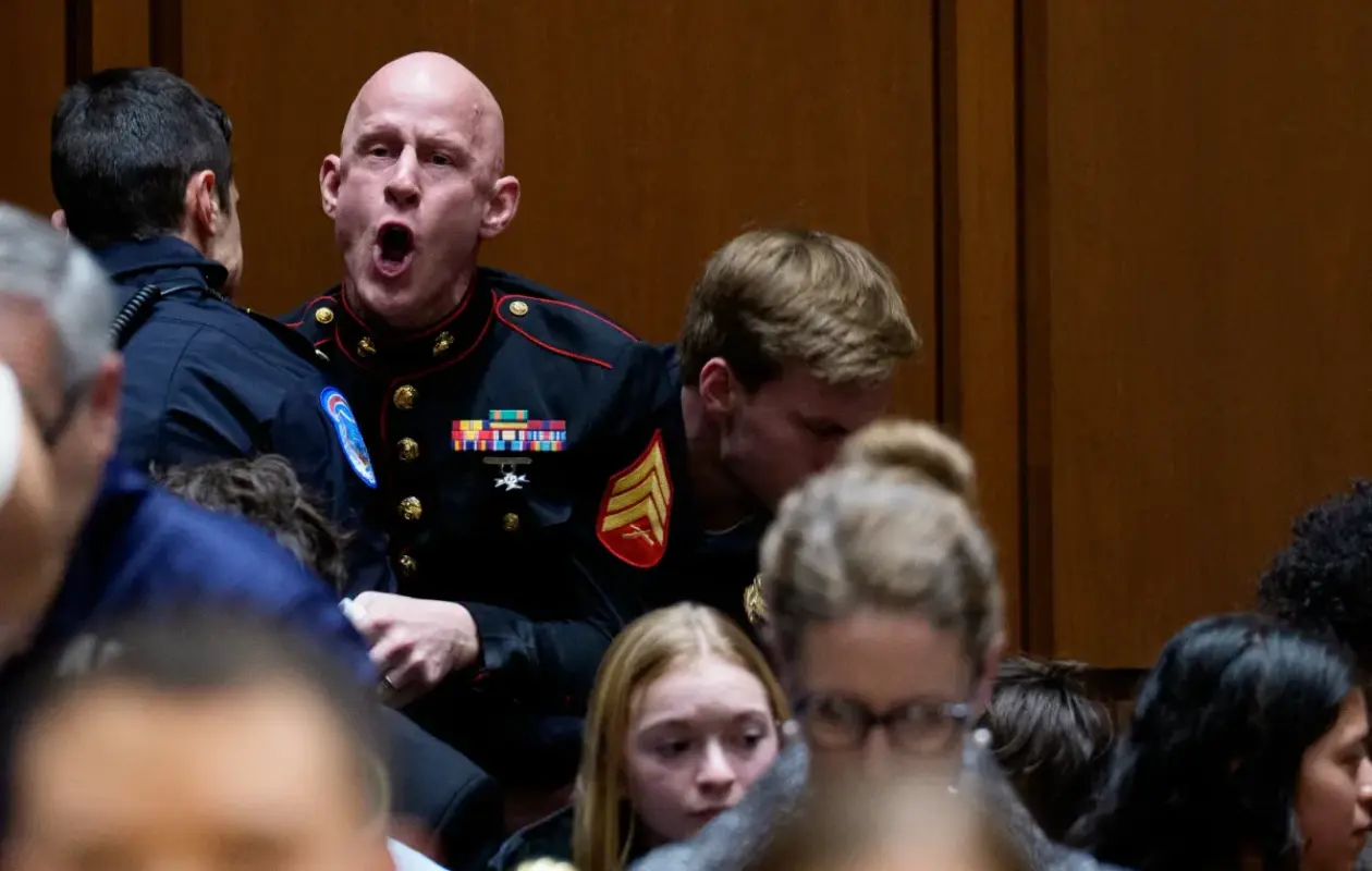 "Personne ne veut se battre pour Israël": un ancien Marine opposé à la guerre en Iran expulsé d'une audition devant le Sénat américain