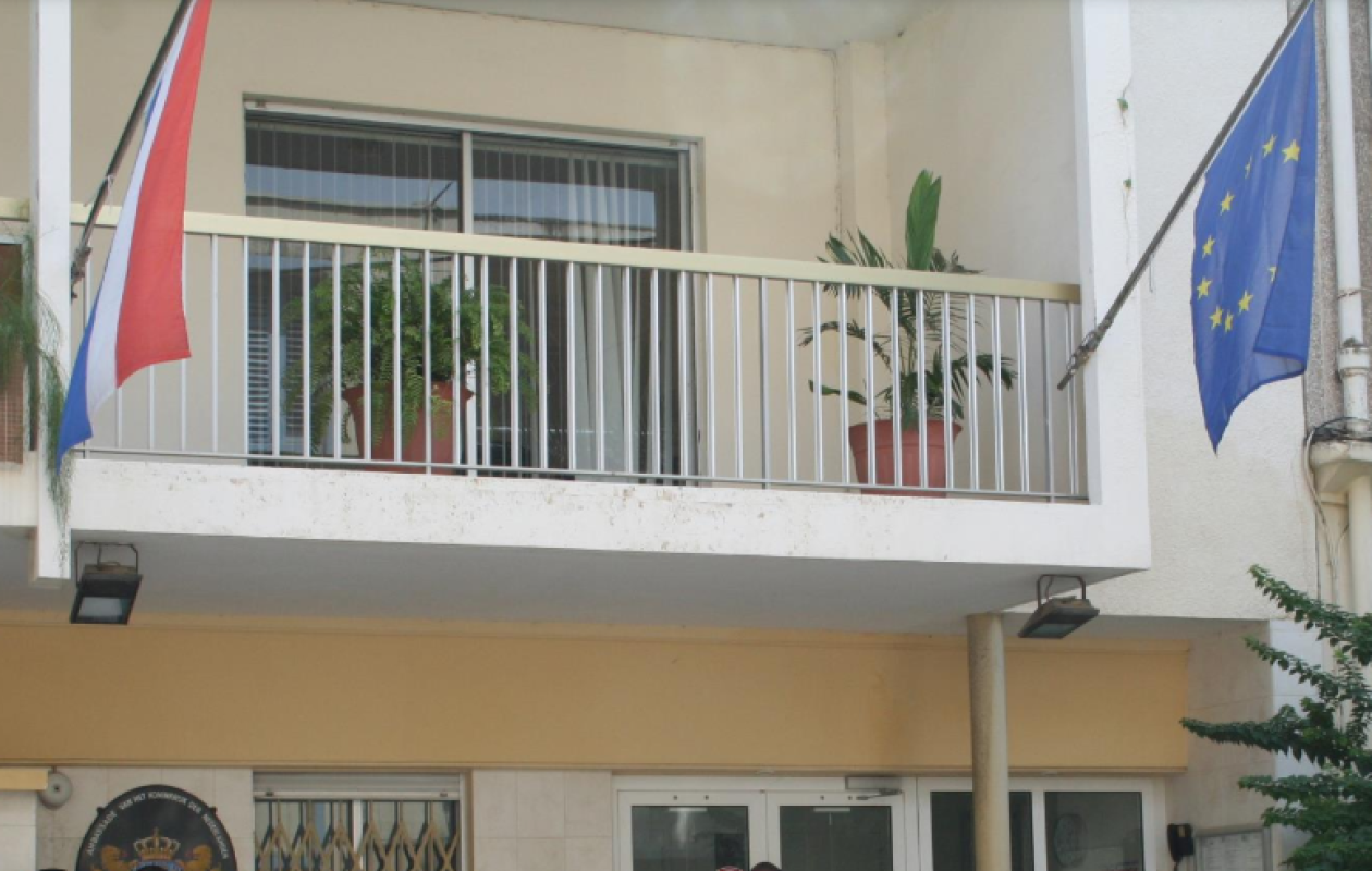 Ambassade des Pays-Bas : l’«assistant attaché de défense» arrêté