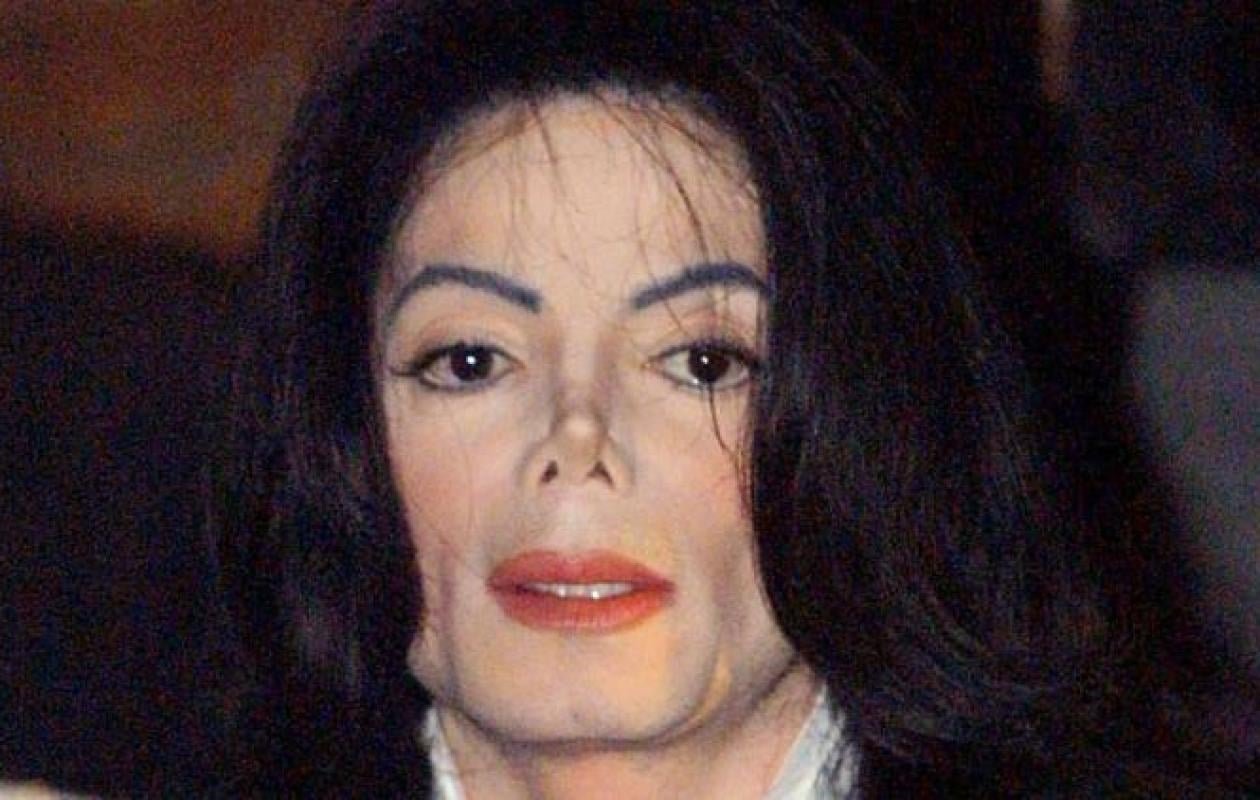 «CELA M'A PLONGÉ DANS L'ENFER ET M'A FAIT DÉCOUVRIR MES DÉMONS» : QUATRE PERSONNES PORTENT PLAINTE CONTRE MICHAEL JACKSON POUR TRAFIC SEXUEL D'ENFANTS