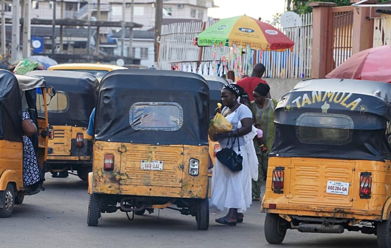 Nigeria : des femmes deviennent conductrices de Tuk-Tuk électriques