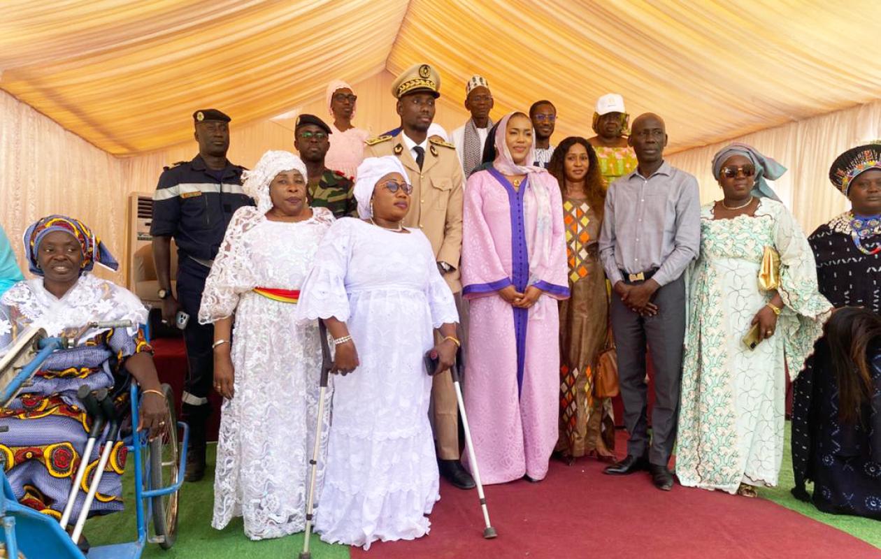 Célébration du 8 mars : la Première dame Absa Faye célèbre les femmes en situation de handicap de Ziguinchor