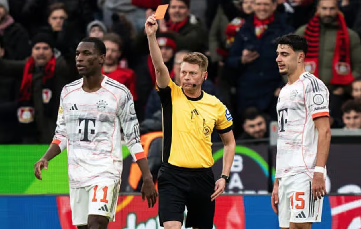 Bundesliga : Nicolas Jackson voit rouge