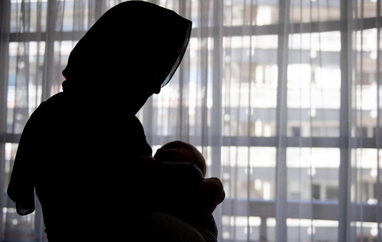 Mbour : une femme basée au Maroc fait croire à son mari qu’elle vit en Allemagne, ce dernier l’envoie en prison avec leur bébé