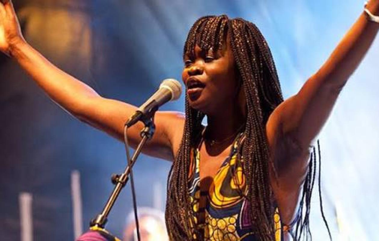 200 000 ventes et un silence mystérieux : Le portrait poignant de Maciré Sylla, légende de la musique guinéenne