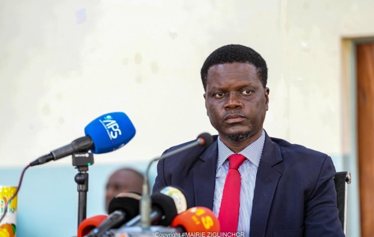 Ziguinchor : Le maire Djibril Sonko lâche du lest et paie enfin les rappels de salaires !