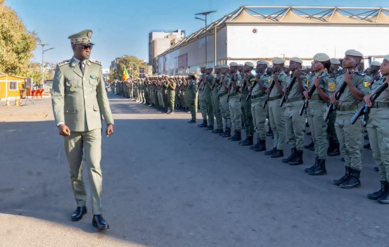 Défilé du 4 avril : le Directeur général des Douanes passe en revue les troupes