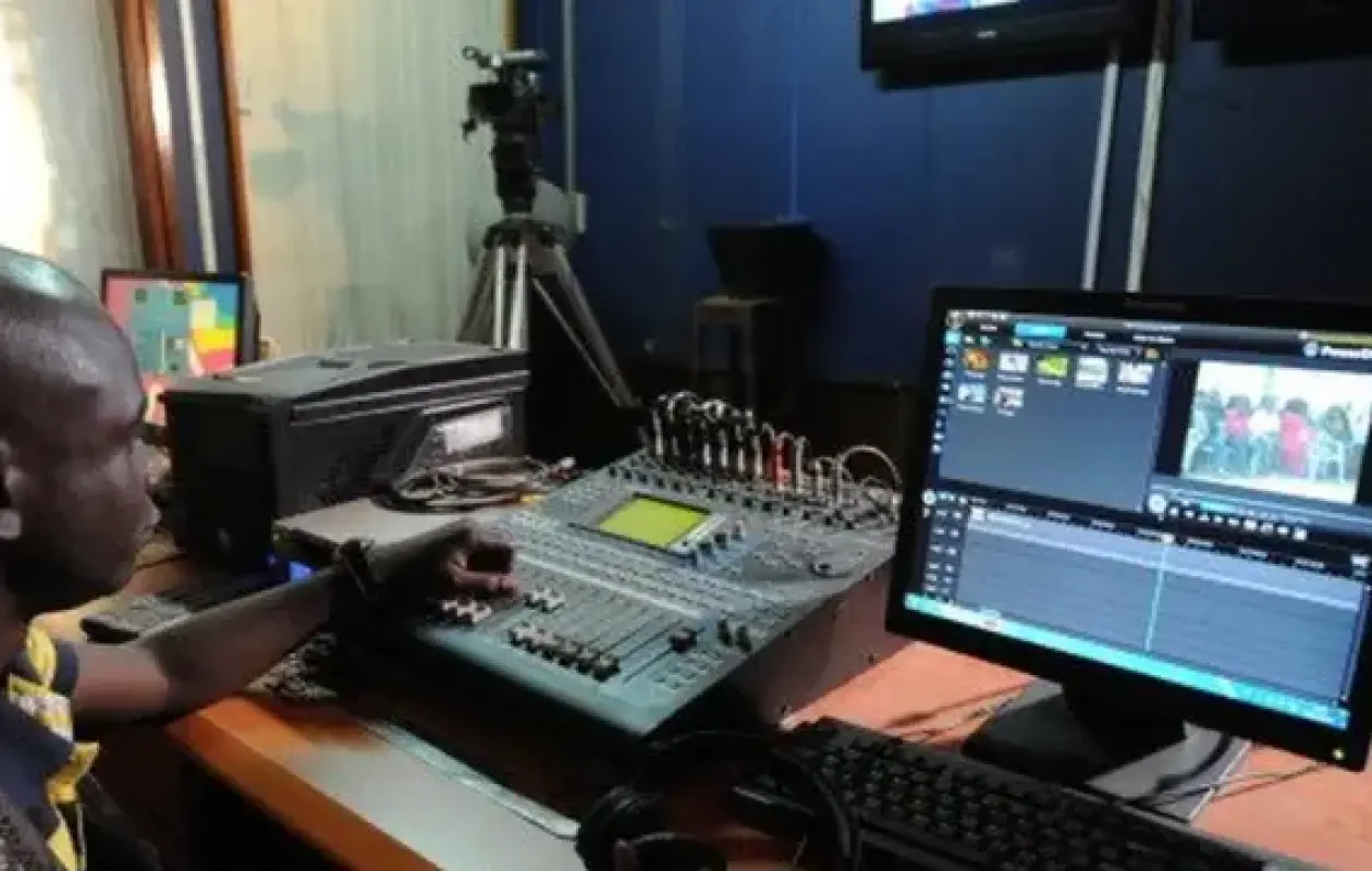 Bissau: une dizaine de radios privées suspendues pour défaut de paiement de leur licence