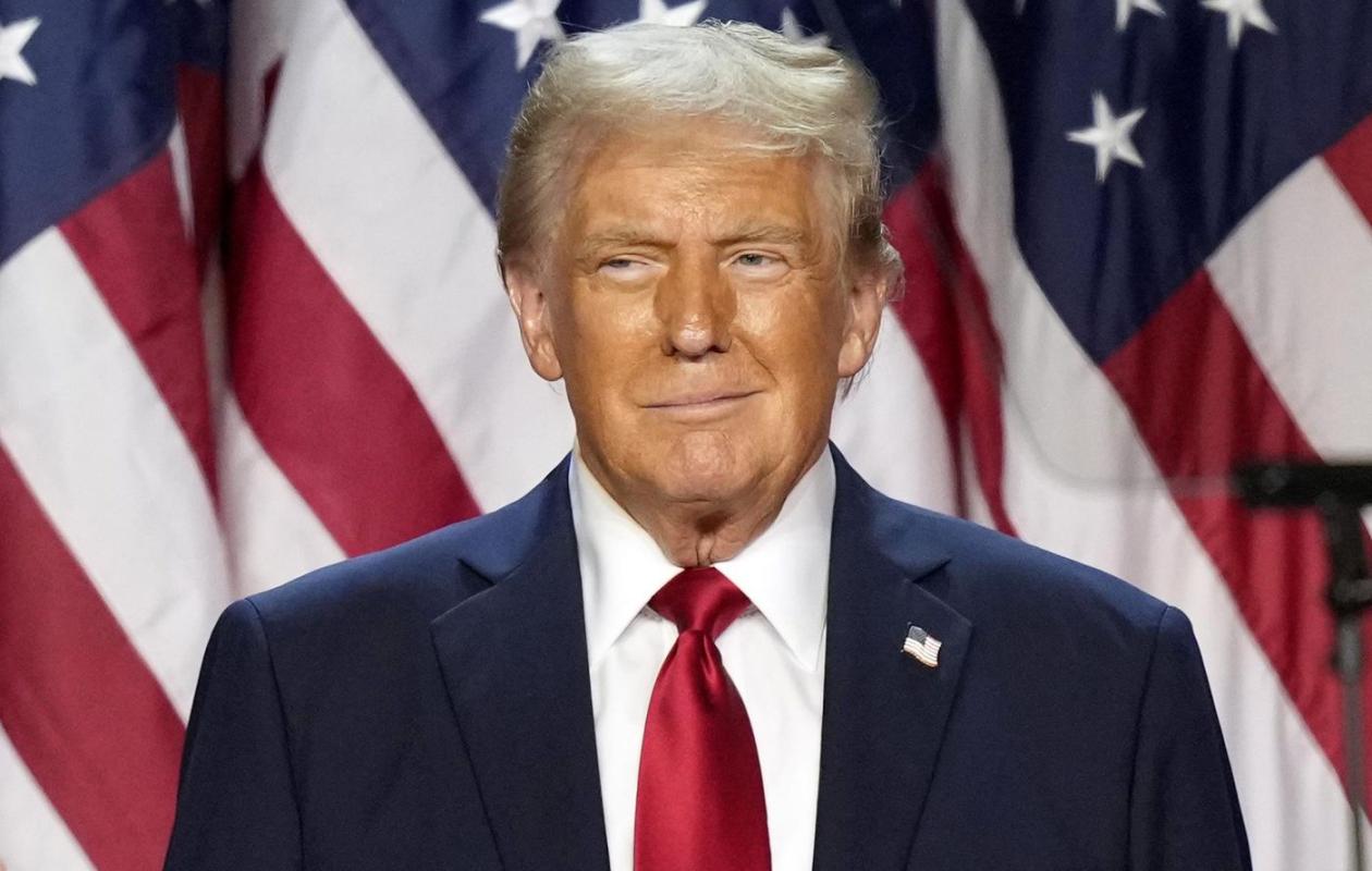 "Macron se fait vraiment maltraiter par sa femme": Donald Trump s'en prend au président de la République