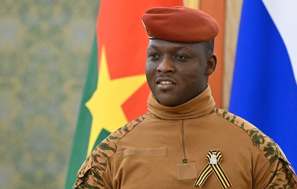 L'armée burkinabè, ses supplétifs et des jihadistes ont tué plus de 1.800 civils depuis 2023, selon HRW