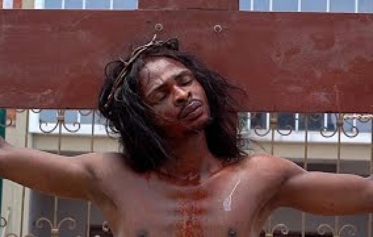 Vidéo. Nigeria : des fidèles recréent la Passion du Christ dans les rues de Lagos