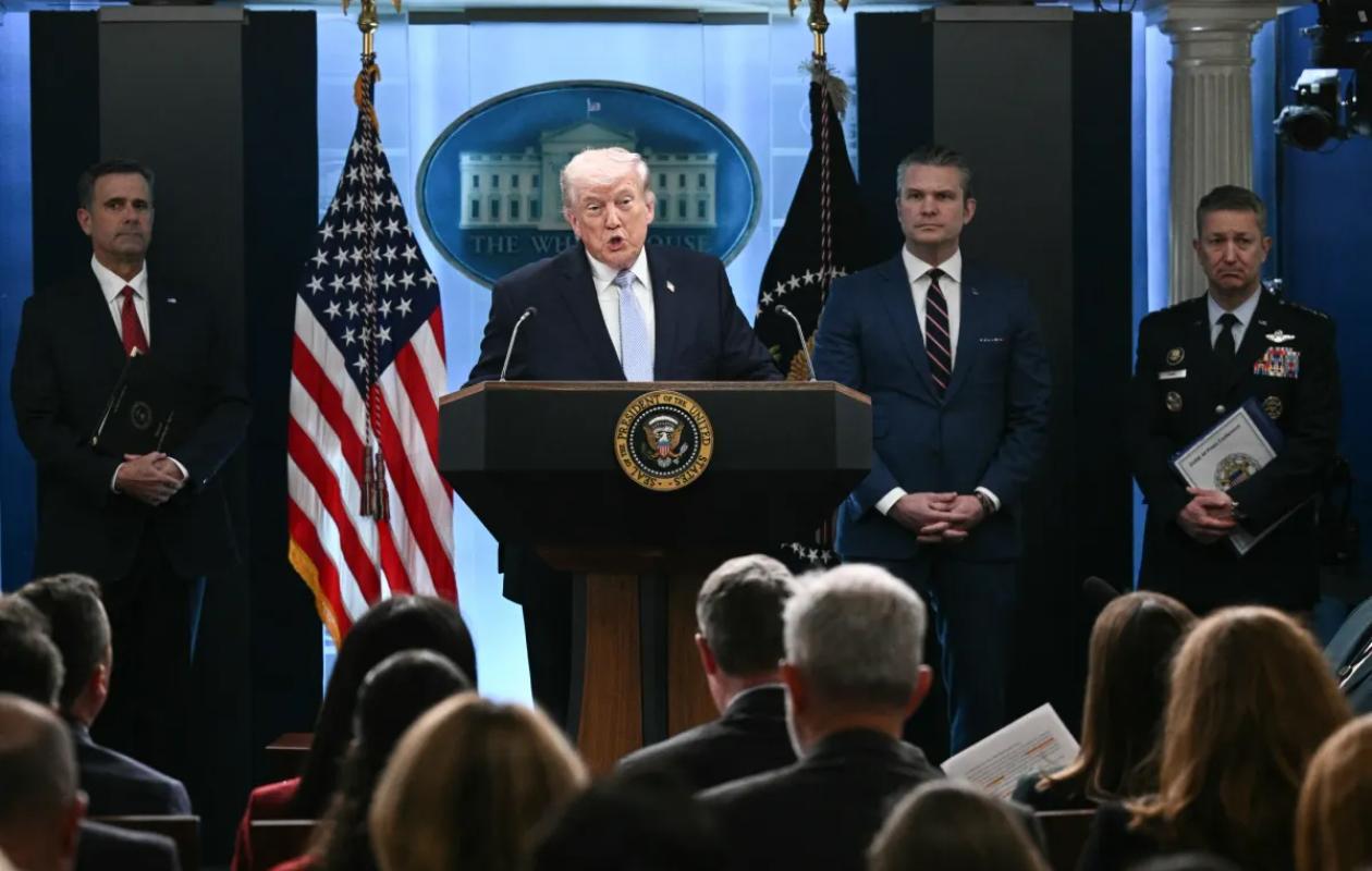 Trump menace la presse après des fuites sur la recherche d'un aviateur américain en Iran