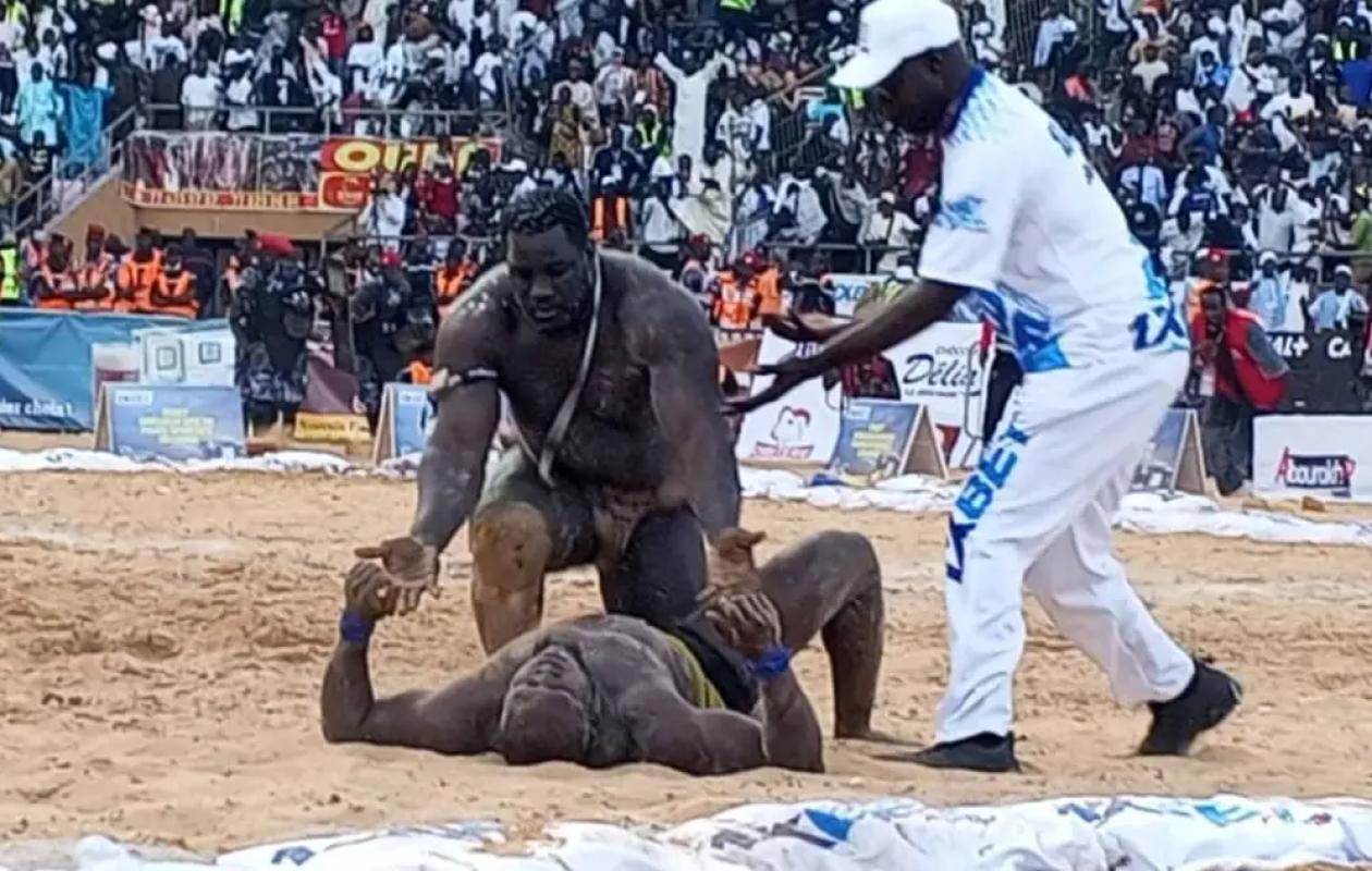 Sanction pécuniaire : le nouveau « Roi des arènes » perd plus de 2 millions F CFA