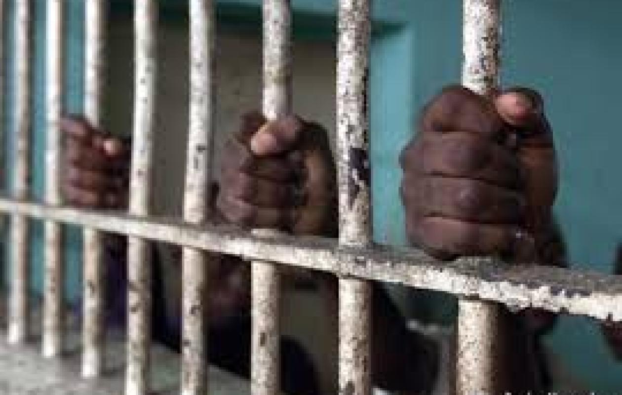 Thiès : Ivre, il pénètre dans une maison pour voler, le procureur requiert 2 ans de prison, dont 4 mois ferme