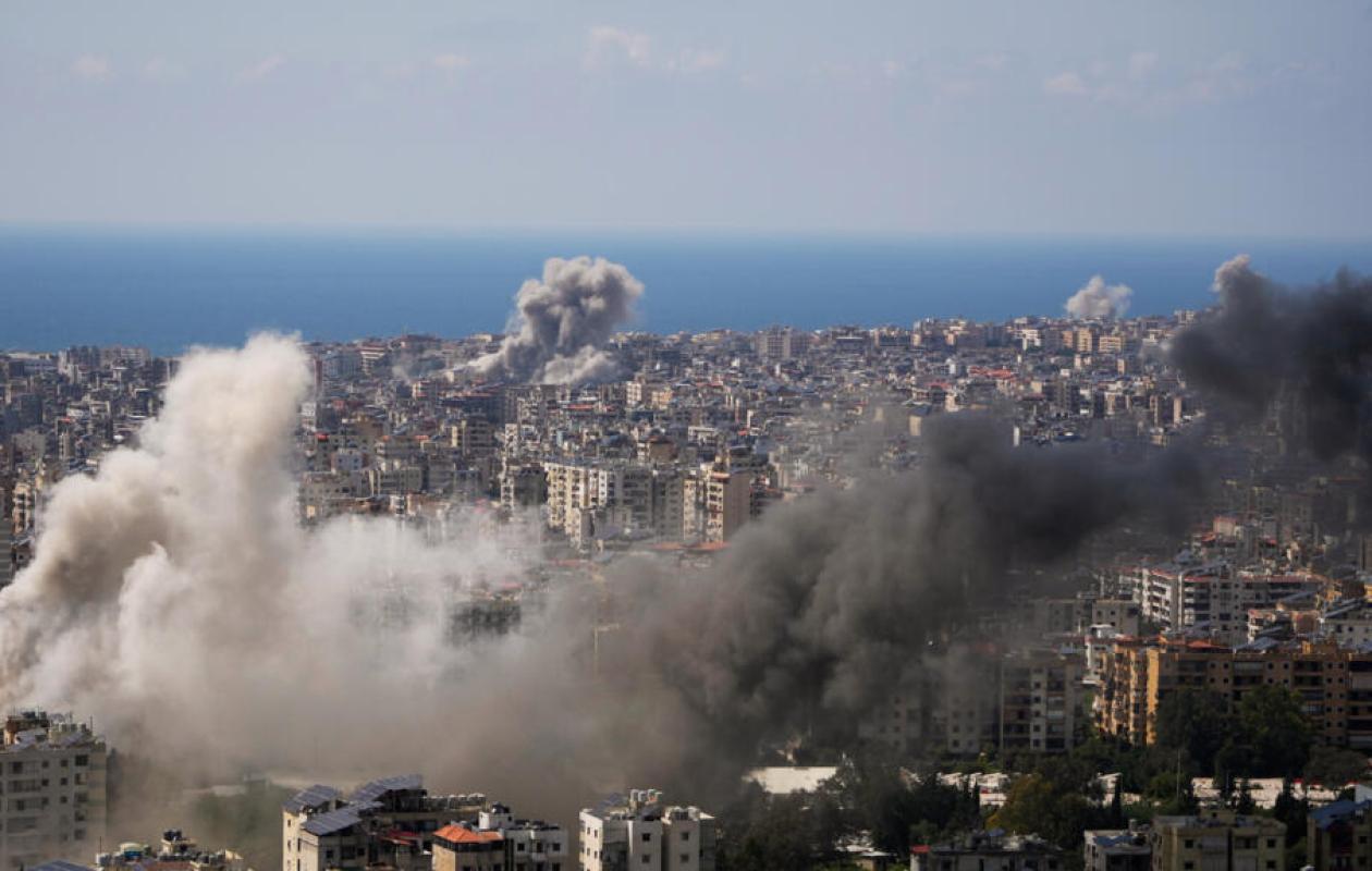 Israël bombarde le Liban, fragilisant la trêve avec l'Iran