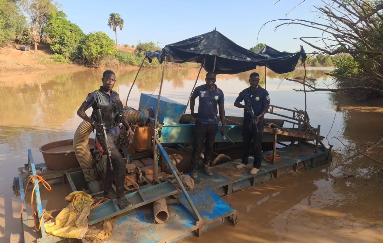 Guémédjié : Le Secteur frontalier de Moussala démantèle une drague sur les berges de la Falémé