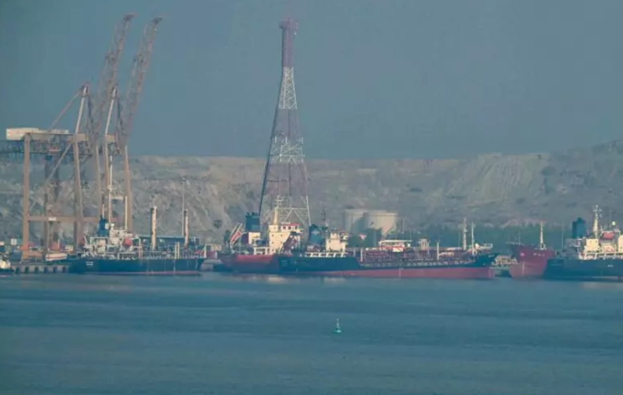 Donald Trump menace de détruire tout navire militaire forçant le blocus des ports iraniens