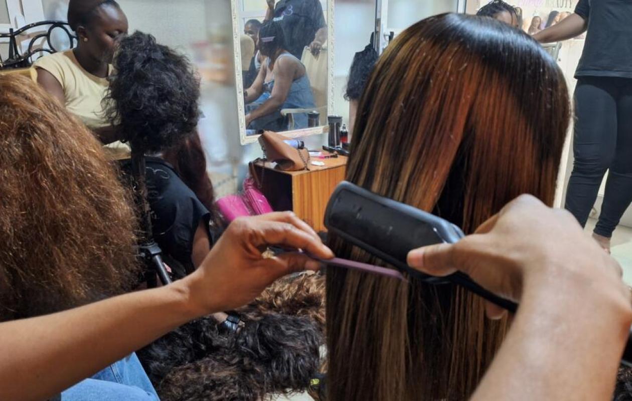 Alerte santé : Pourquoi vos mèches "naturelles" pourraient vous donner le cancer