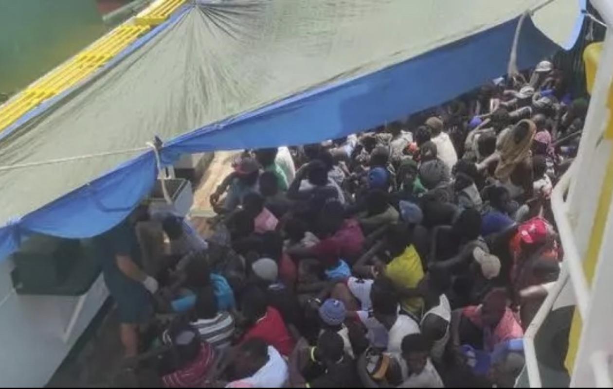 132 migrants secourus au large de Dakar par la Marine nationale