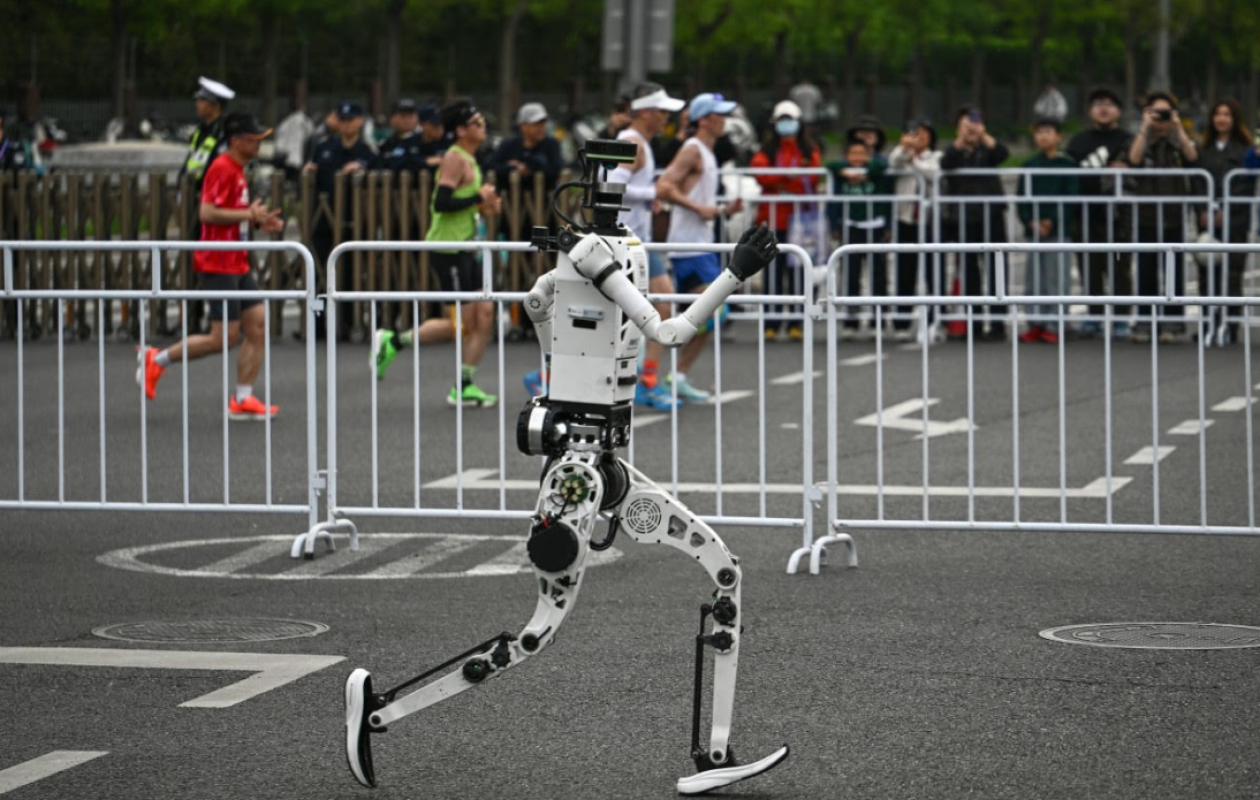 Terminator version Usain Bolt: des robots battent les humains lors d'une course à Pékin