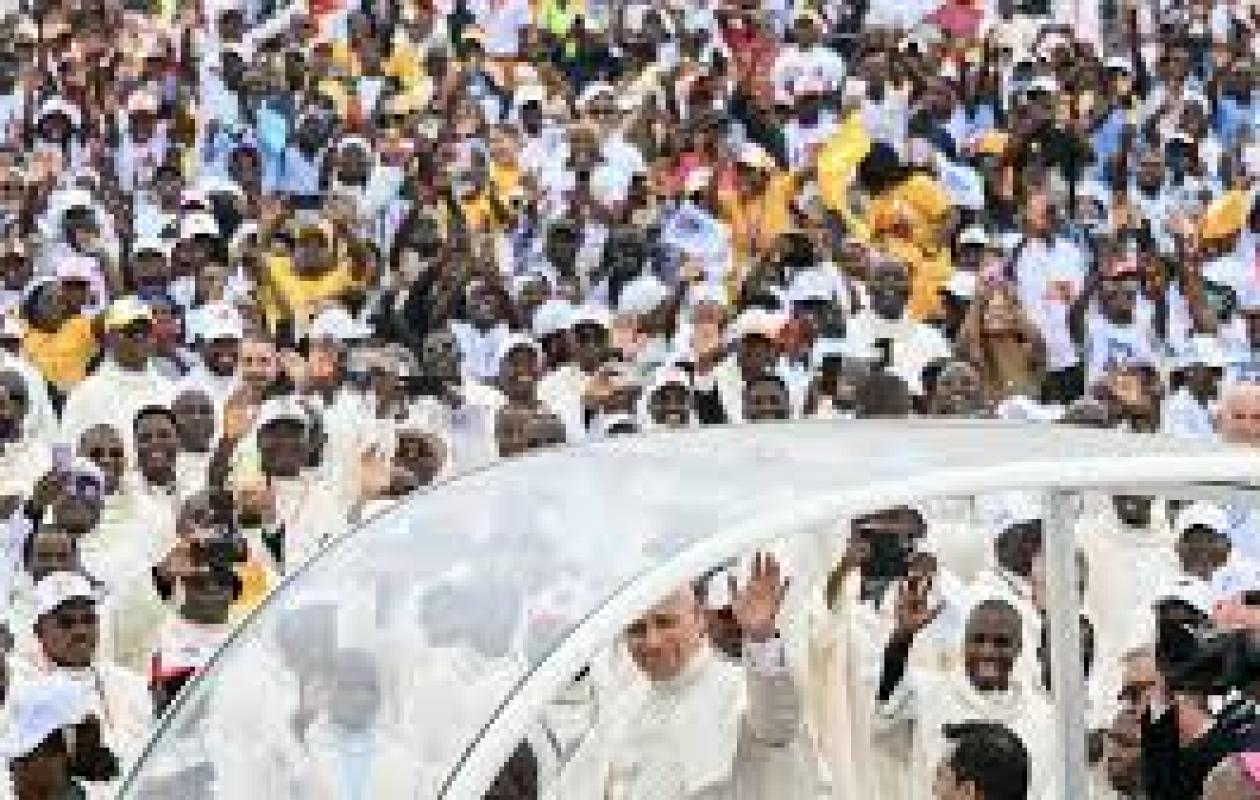 En Angola, le pape appelle à l'"espérance" devant 100.000 fidèles