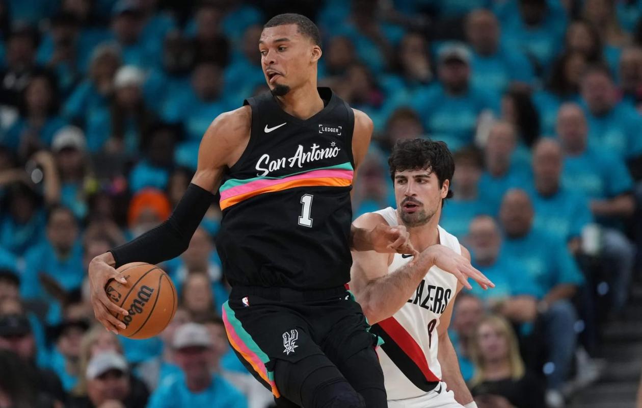 Play-offs NBA : Victor Wembanyama réussit des débuts tonitruants