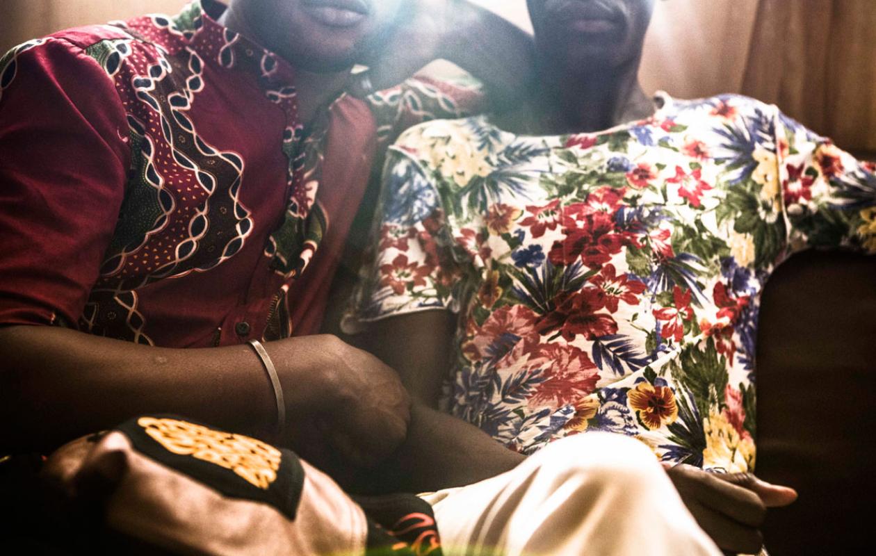 18 homos arrêtés à Linguère : surpris en pleins ébats, l’électromécanicien oublie son nom tandis que son partenaire, tout nu, s’échappe par la fenêtre