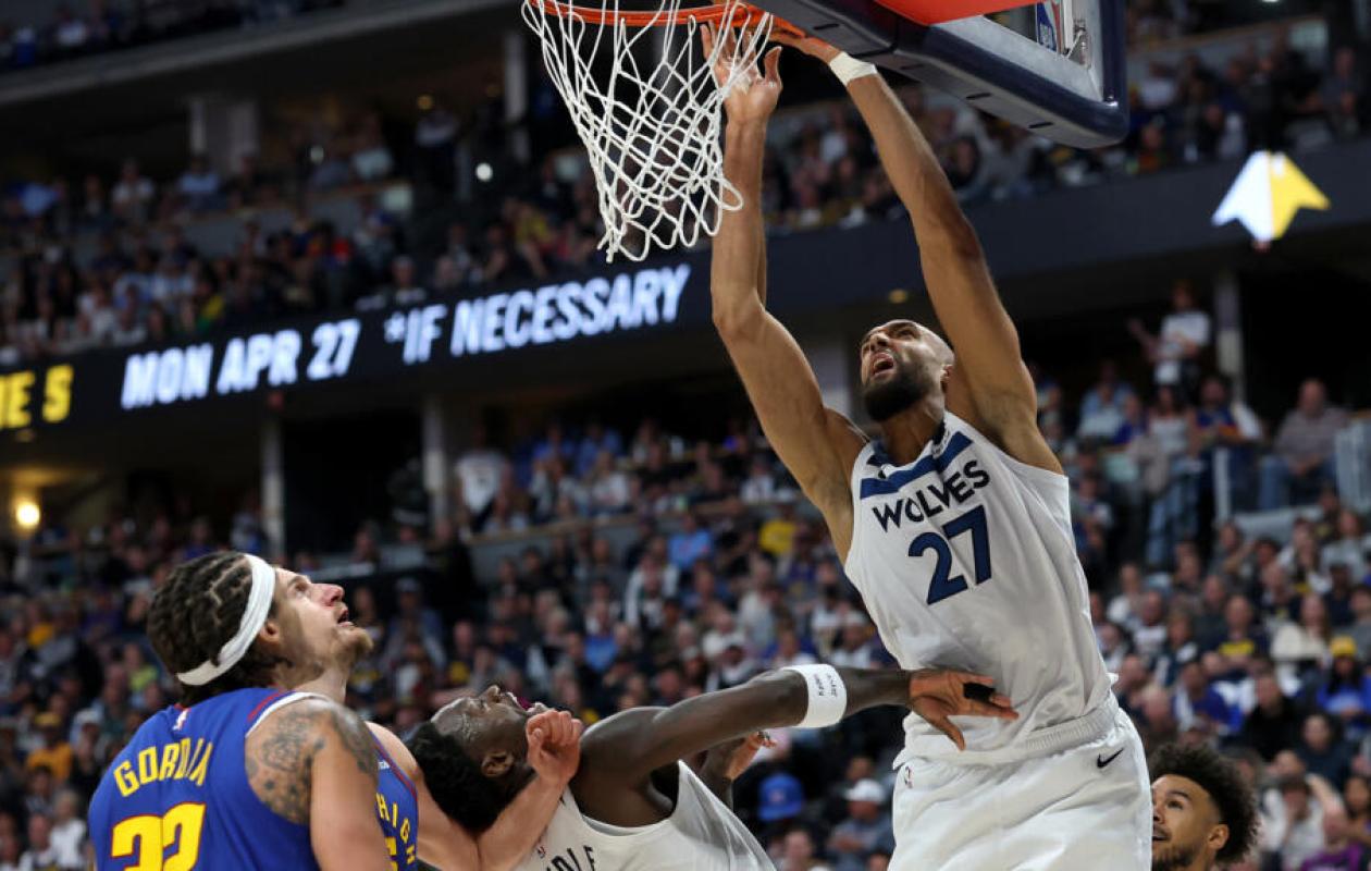 Play-offs NBA: Minnesota et Atlanta égalisent, Cleveland se détache