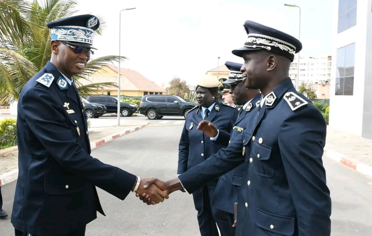 La police à l'Institut de défense du Sénégal : Mame Seydou Ndour en conférence sur la migration irrégulière