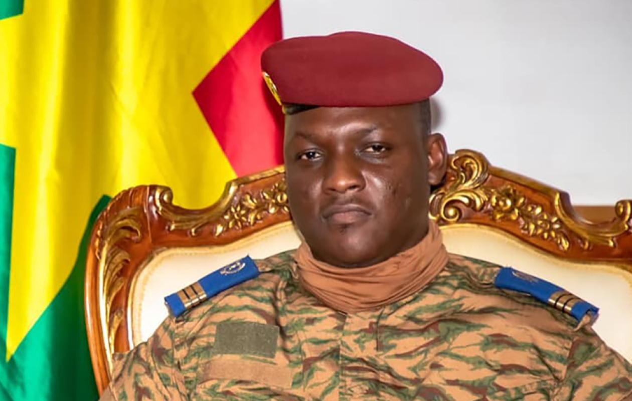 Burkina: la junte suspend près de 360 associations