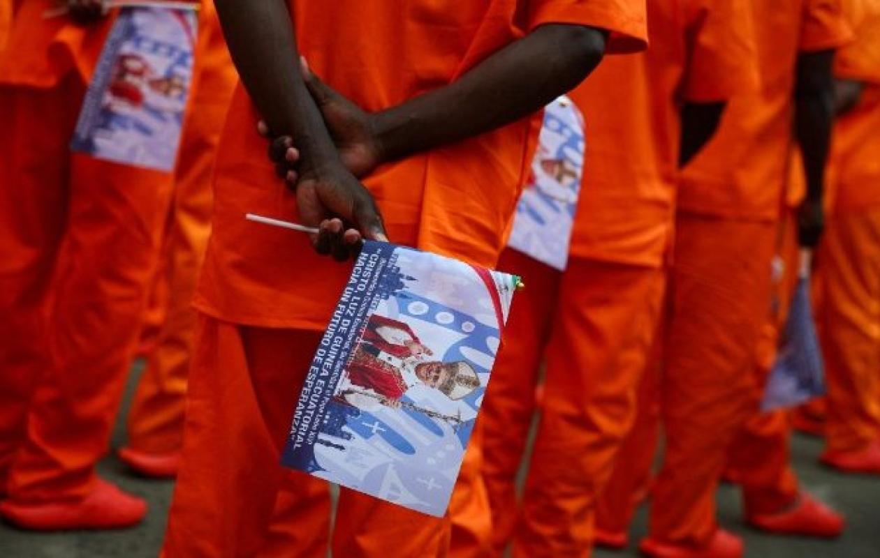 Dans une prison de Guinée équatoriale, le pape, le déluge et la peinture fraîche