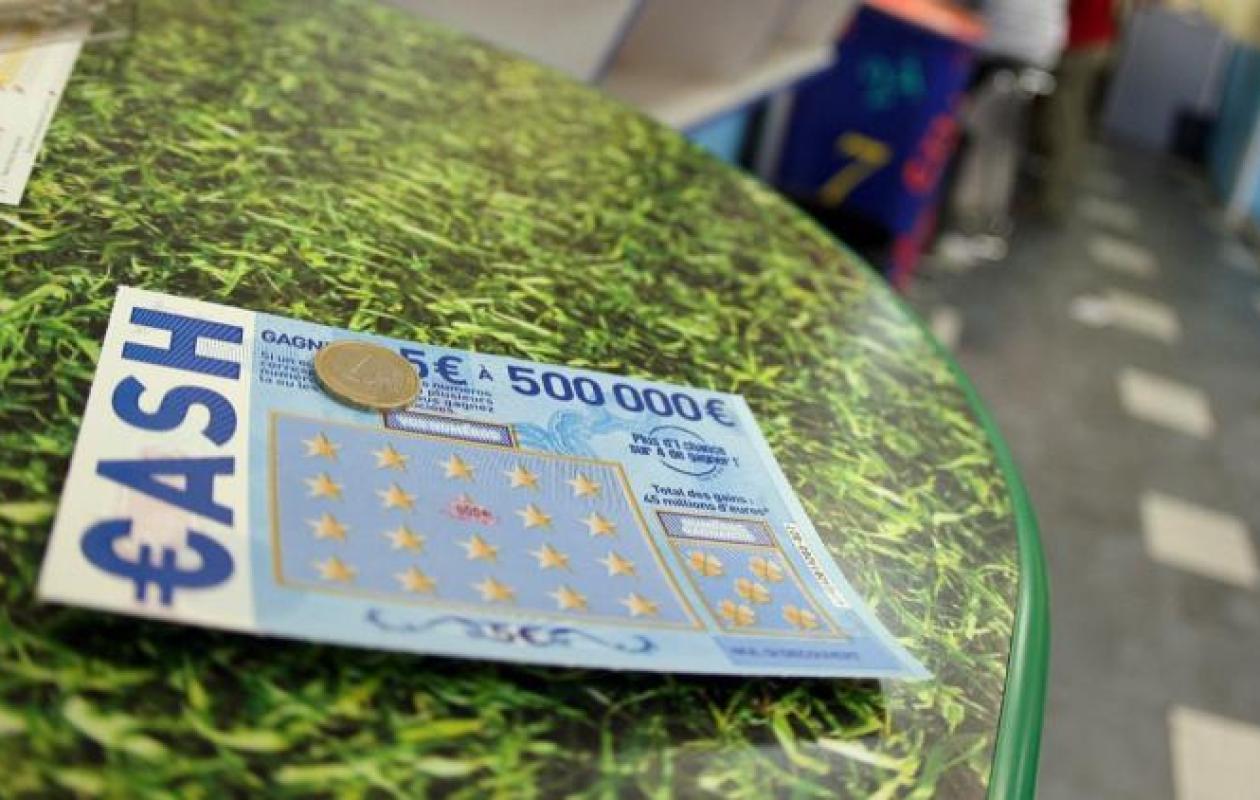 Elle quitte son conjoint après avoir gagné 500.000 euros grâce à un ticket à gratter qui s’avère en réalité perdant