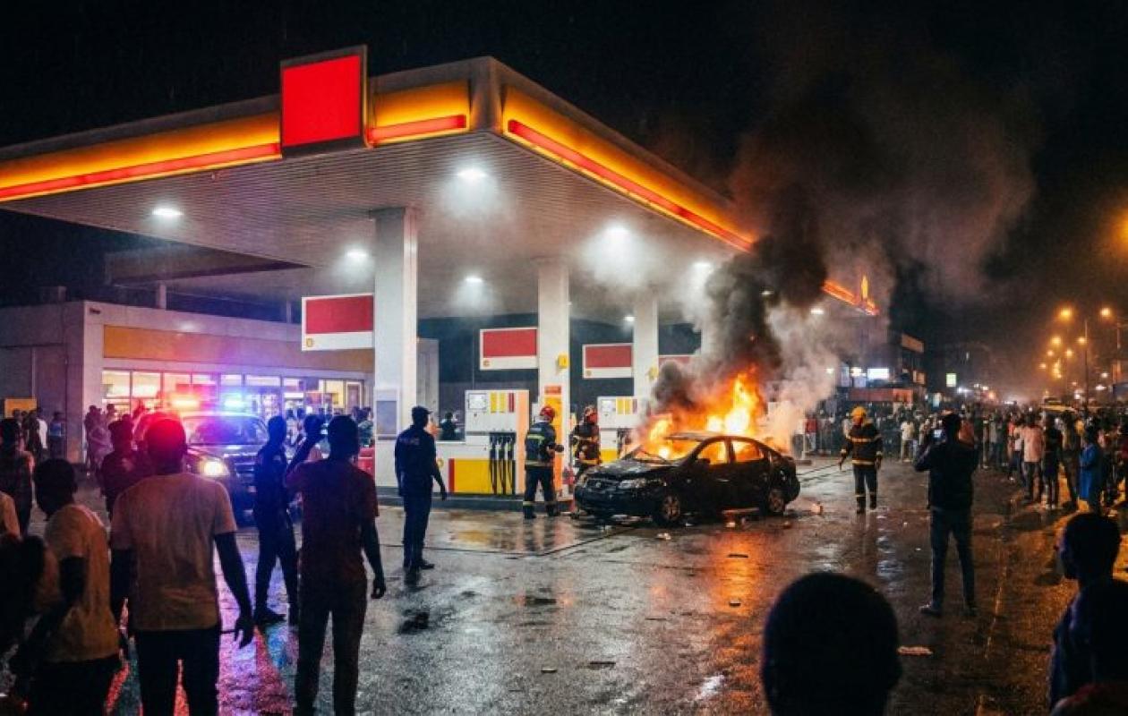 Guinée : un conducteur trouve la m0rt après un accident et un incendie à Conakry