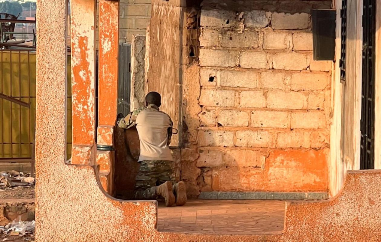 Mali: les jihadistes du JNIM revendiquent des attaques coordonnées avec la rébellion touareg à travers le pays